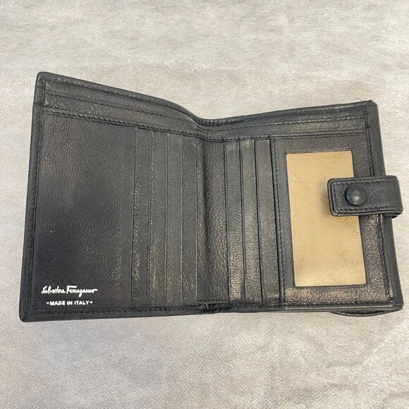 Salvatore Ferragamo Black Leather Bifold Wallet w/ Bamboo Gancini - Preowned - Picture 8 of 13